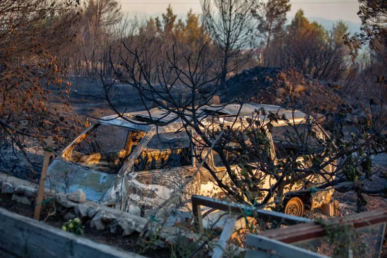 POGLEDAJTE DRAMATIČNE FOTOGRAFIJE: Požar na Pelje&scaron;cu iza sebe je ostavio pusto&scaron;