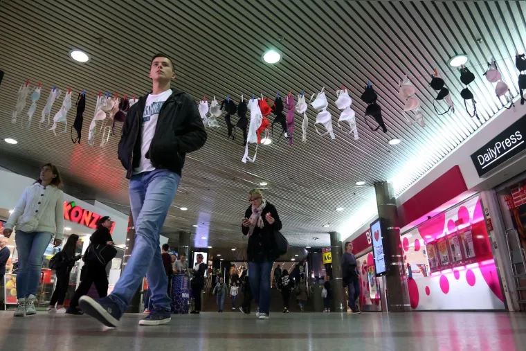 Instalacija kao simbol svih žena koje su izgubile bitku s rakom dojke i podsjetnik na redovne kontrole