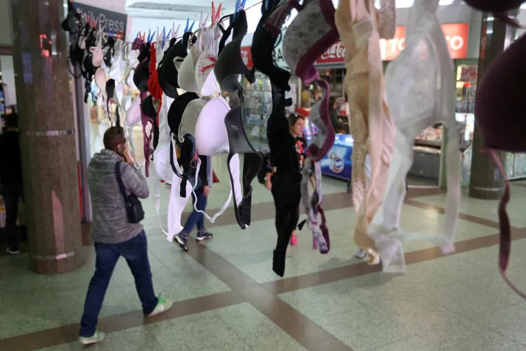 Instalacija kao simbol svih žena koje su izgubile bitku s rakom dojke i podsjetnik na redovne kontrole