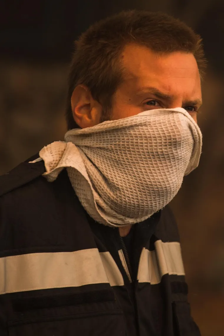 ALARMANTNO STANJE NA PELJEŠCU: Požar progutao i neke kuće