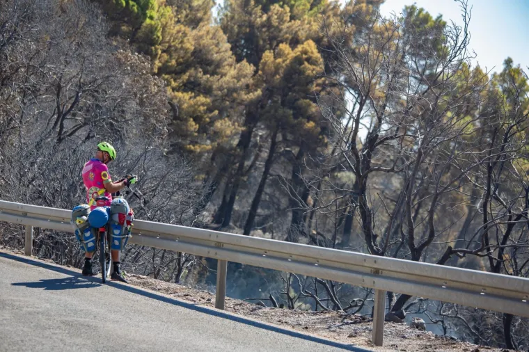 Tužni prizori: Veliki požar na Pelje&scaron;cu poharao sve pred sobom
