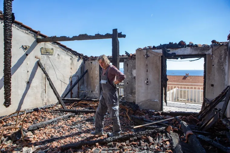 Tužni prizori: Veliki požar na Pelje&scaron;cu poharao sve pred sobom