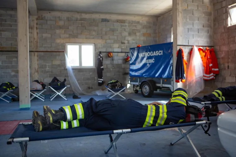 Tužni prizori: Veliki požar na Pelje&scaron;cu poharao sve pred sobom