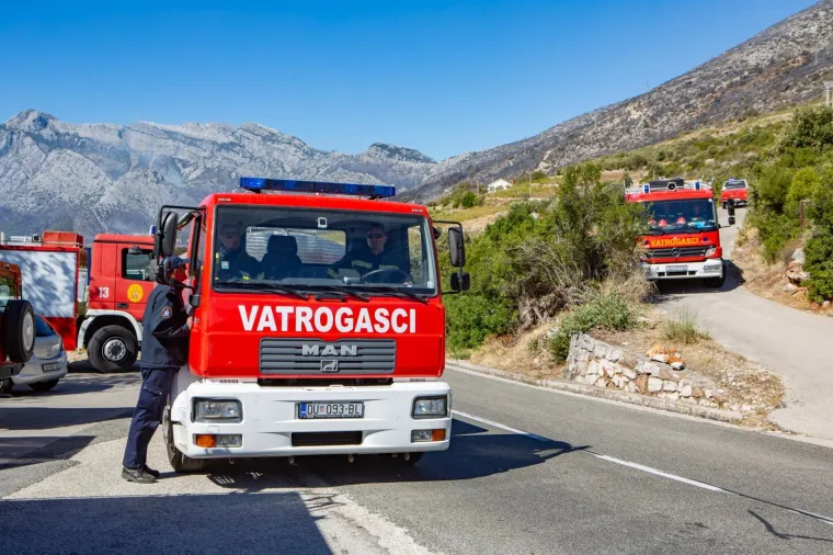 Tužni prizori: Veliki požar na Pelje&scaron;cu poharao sve pred sobom