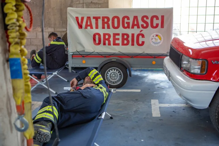 Tužni prizori: Veliki požar na Pelje&scaron;cu poharao sve pred sobom