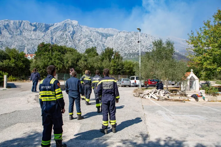 Tužni prizori: Veliki požar na Pelje&scaron;cu poharao sve pred sobom