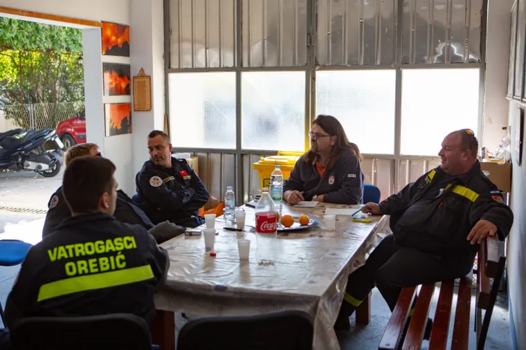 Tužni prizori: Veliki požar na Pelje&scaron;cu poharao sve pred sobom