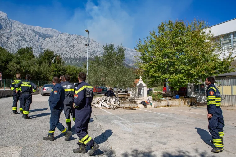 Tužni prizori: Veliki požar na Pelje&scaron;cu poharao sve pred sobom
