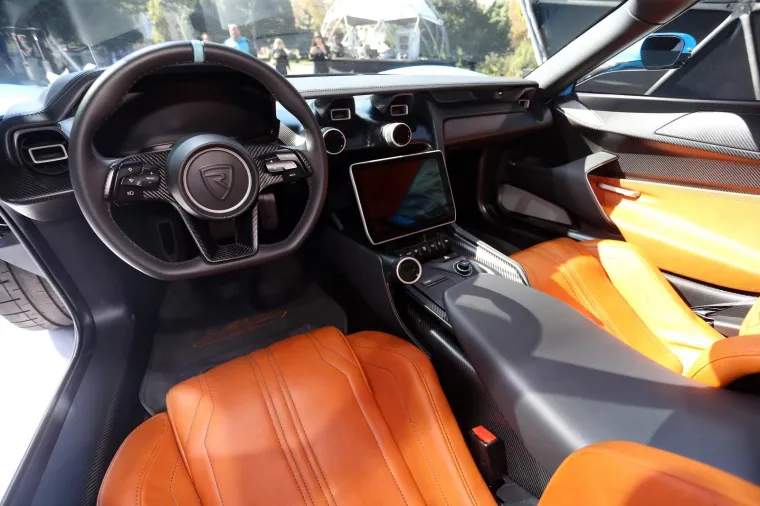 RIMAC IZLOŽIO SVOJE REMEK-DJELO: Na zagrebačkom trgu uzdahe u ovom trenutku mami nevjerojatni C_Two