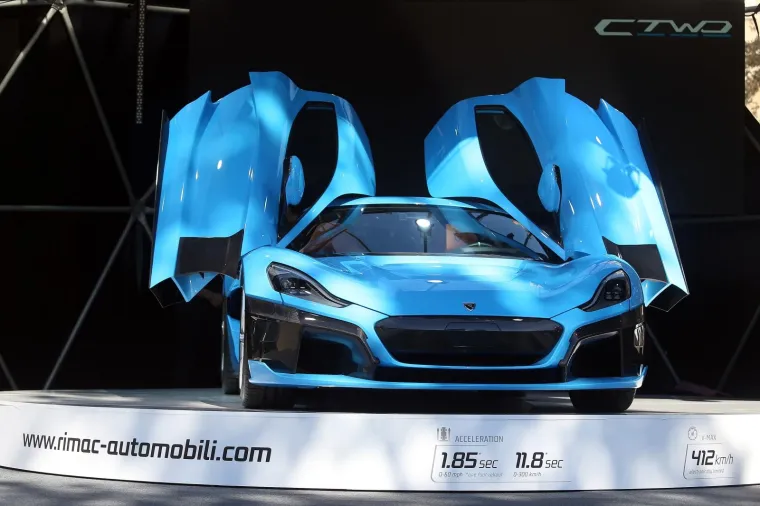 RIMAC IZLOŽIO SVOJE REMEK-DJELO: Na zagrebačkom trgu uzdahe u ovom trenutku mami nevjerojatni C_Two