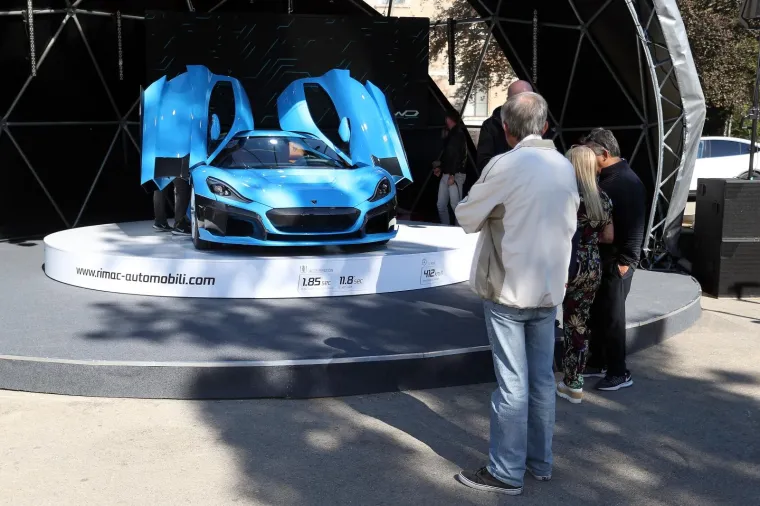 Na Trgu J.J. Strossmayer građanima je predstavljen novi automobil tvrtke Rimac automobili, C_Two, automobil jedinstvenih performansi u svijetu automobilizma &ndash; u pitanju je potpuno  električni supersportski automobil, maksimalne brzine od 412 km/h koju ostvaruje zahvaljujući motoru od čak 1914 KS. S mjesta do 100 km/h stiže za samo 1,97 sekundi.