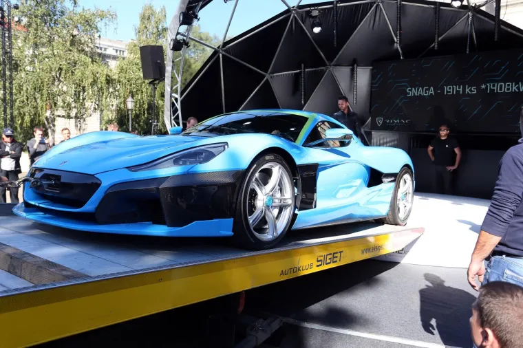 U centru Zagreba građanima predstavljen super automobil Rimac C-Two