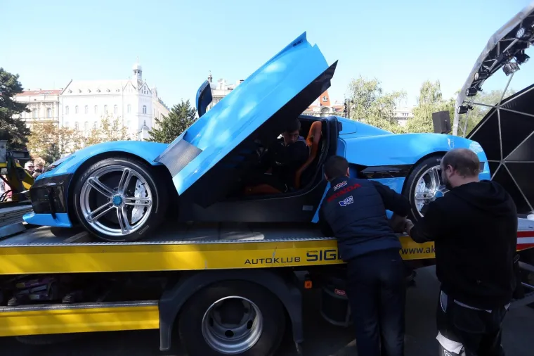 U centru Zagreba građanima predstavljen super automobil Rimac C-Two