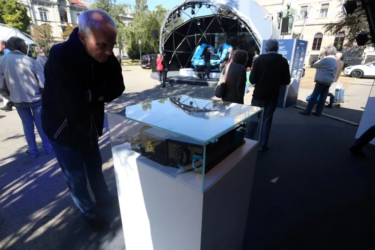 U centru Zagreba građanima predstavljen super automobil Rimac C-Two