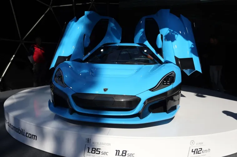 U centru Zagreba građanima predstavljen super automobil Rimac C-Two