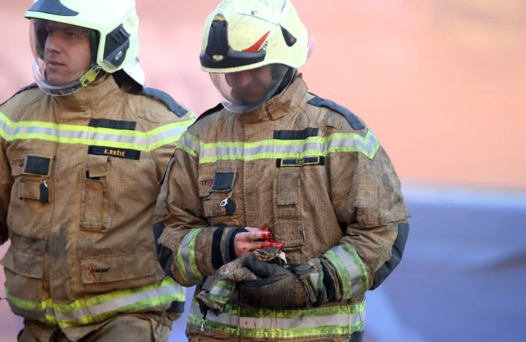Horor na Poljudu: Nesretnom vatrogascu topovski udar raznio pola prsta!