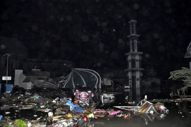 Razorni potres i tsunami u Indoneziji odnijeli stotine života