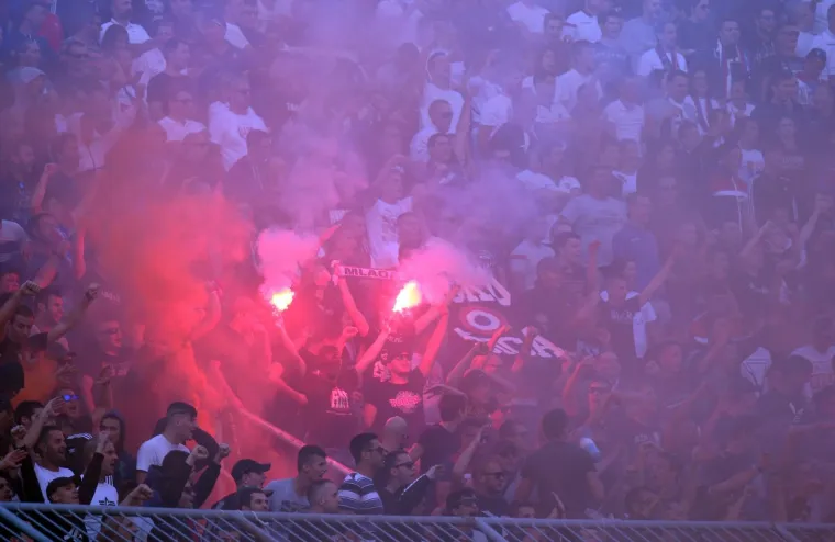 POTRESNE SCENE U SPLITU: Vatrogascu eksplozija topovskog udara otkinula komad prsta!