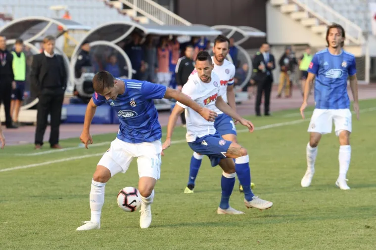 OSJETITE DA&Scaron;AK ATMOSFERE NAJVEĆEG DERBIJA HRVATSKOG SPORTA: Napeto je i na terenu i na tribinama