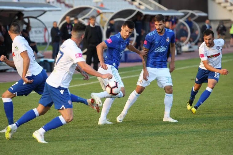 OSJETITE DA&Scaron;AK ATMOSFERE NAJVEĆEG DERBIJA HRVATSKOG SPORTA: Napeto je i na terenu i na tribinama