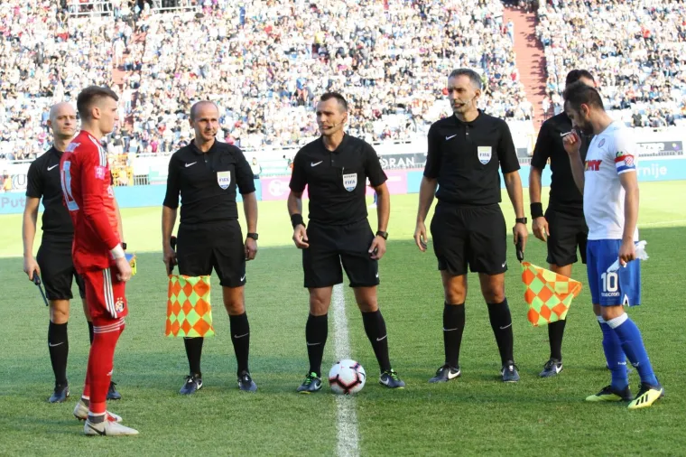 OSJETITE DA&Scaron;AK ATMOSFERE NAJVEĆEG DERBIJA HRVATSKOG SPORTA: Napeto je i na terenu i na tribinama
