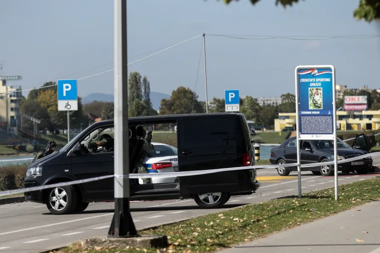 NA JARUNU 'NAPADNUTA' ŠTIĆENA KOLONA: Bačena je dimna bomba, policajci su isukali pištolje... Srećom, bila je to samo pokazna vježba