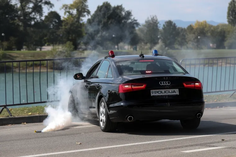 NA JARUNU 'NAPADNUTA' ŠTIĆENA KOLONA: Bačena je dimna bomba, policajci su isukali pištolje... Srećom, bila je to samo pokazna vježba