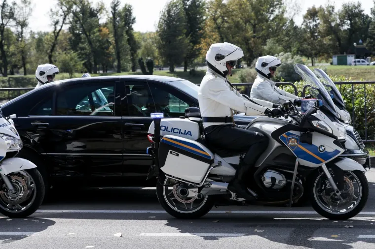 NA JARUNU 'NAPADNUTA' ŠTIĆENA KOLONA: Bačena je dimna bomba, policajci su isukali pištolje... Srećom, bila je to samo pokazna vježba