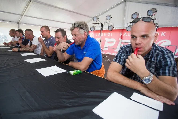 Nije im bilo lako: Natjecanje Ljutomana u jedenju ljutih paprika pro&scaron;lo je sa suzama