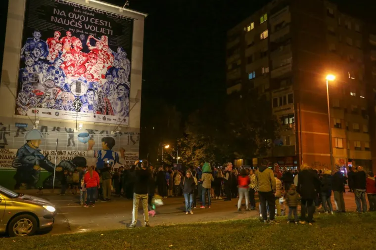 'Na ovoj cesti': Građani Ferenčice posebno izrađenim banerom zahvalili Vatrenima