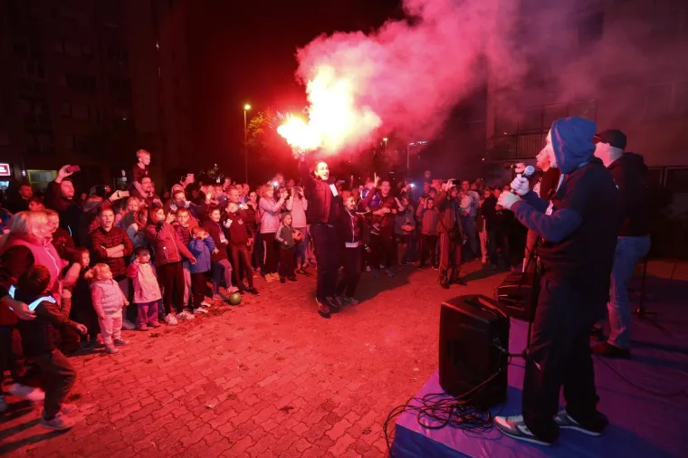 'Na ovoj cesti': Građani Ferenčice posebno izrađenim banerom zahvalili Vatrenima