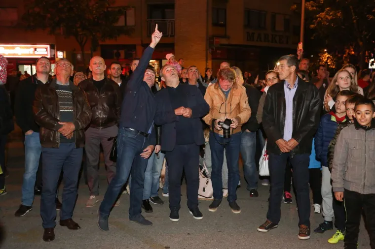 'Na ovoj cesti': Građani Ferenčice posebno izrađenim banerom zahvalili Vatrenima