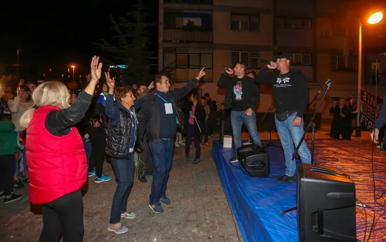'Na ovoj cesti': Građani Ferenčice posebno izrađenim banerom zahvalili Vatrenima