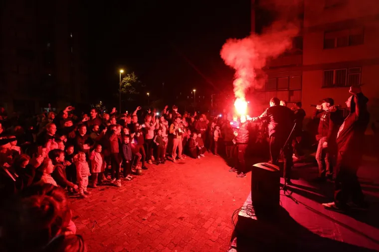 'Na ovoj cesti': Građani Ferenčice posebno izrađenim banerom zahvalili Vatrenima