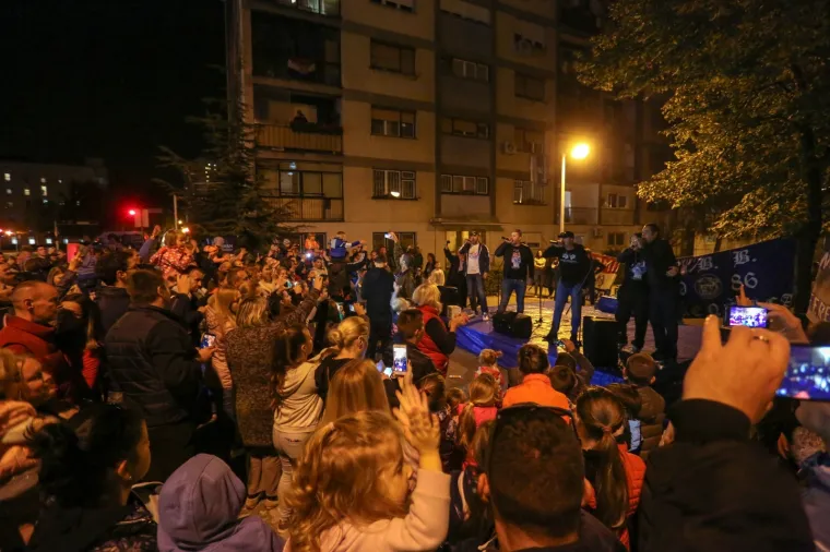 'Na ovoj cesti': Građani Ferenčice posebno izrađenim banerom zahvalili Vatrenima