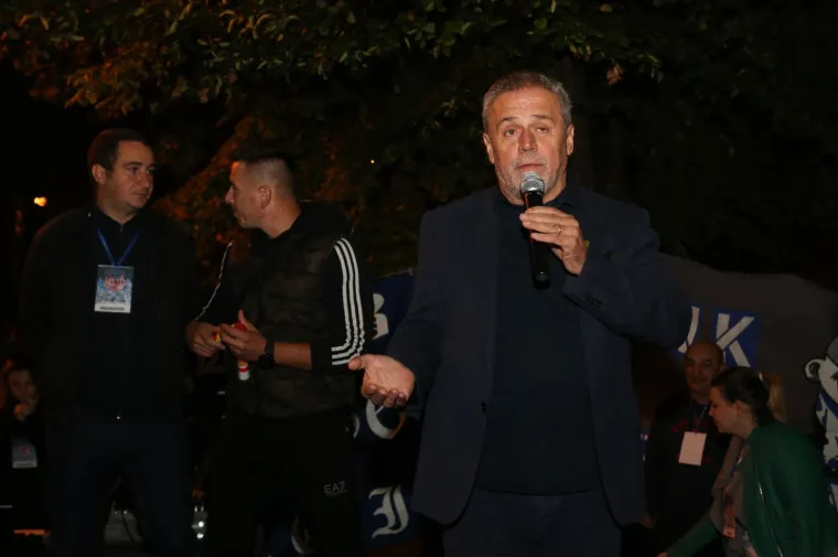 'Na ovoj cesti': Građani Ferenčice posebno izrađenim banerom zahvalili Vatrenima