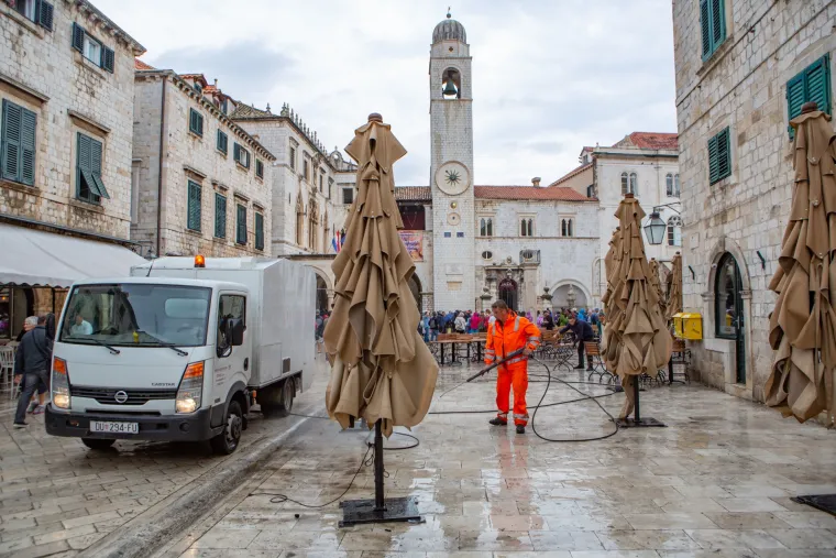 Apokalipsa u Dubrovniku: Olujno nevrijeme poplavilo ulice i kuće