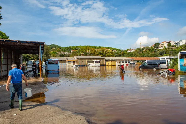 Apokalipsa u Dubrovniku: Olujno nevrijeme poplavilo ulice i kuće