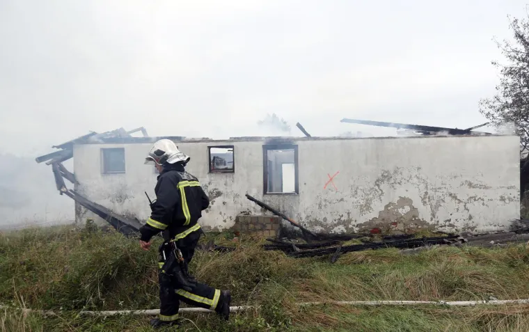 POŽAR NA ZAGREBAČKOJ OBILAZNICI: Planula baraka u nenaseljenom biv&scaron;em naselju Hidroelektre
