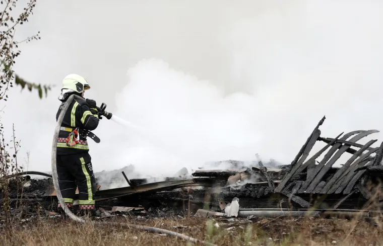 POŽAR NA ZAGREBAČKOJ OBILAZNICI: Planula baraka u nenaseljenom biv&scaron;em naselju Hidroelektre