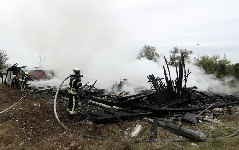 POŽAR NA ZAGREBAČKOJ OBILAZNICI: Planula baraka u nenaseljenom biv&scaron;em naselju Hidroelektre