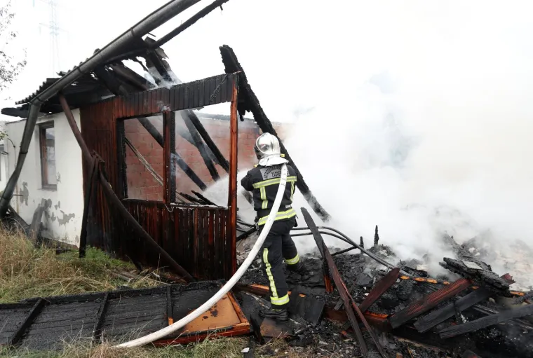 POŽAR NA ZAGREBAČKOJ OBILAZNICI: Planula baraka u nenaseljenom biv&scaron;em naselju Hidroelektre