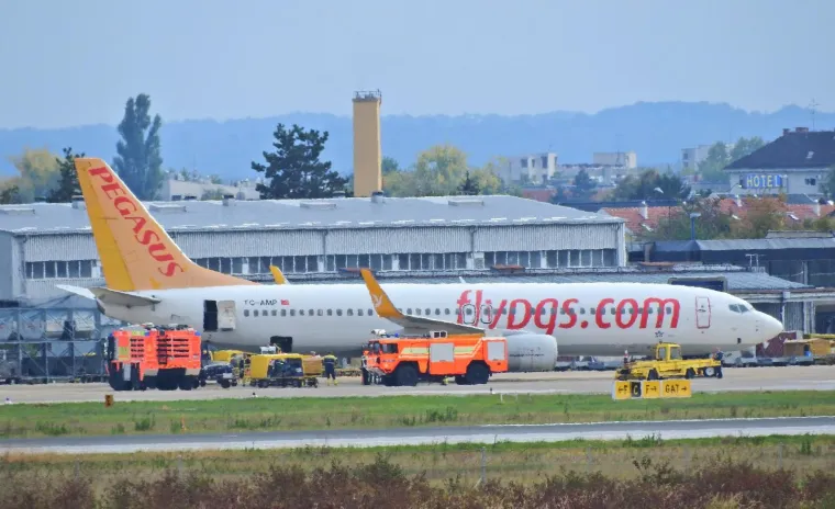 Avion Boeing 737 turske kompanije Pegasus Airlines izvanredno je sletio zbog požara na Međunarodnu zračnu luku Franjo Tuđman.