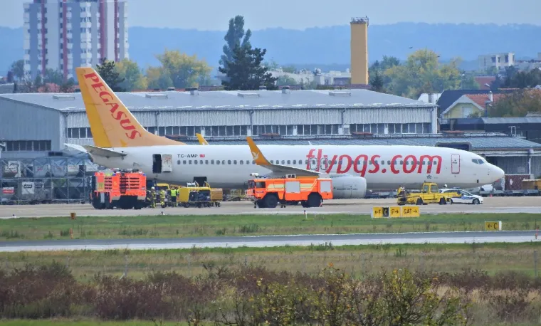 Avion Boeing 737 turske kompanije Pegasus Airlines koji je letio iz Istanbula za Pariz izvanredno je sletio na Međunarodnu zračnu luku Franjo Tuđman.