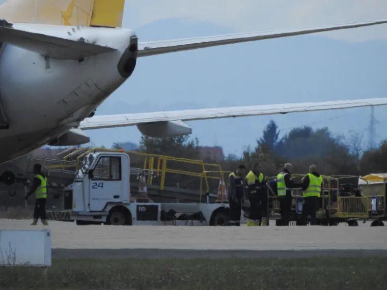 Avion Boeing 737 turske kompanije Pegasus Airlines  sletio zbog požara na Međunarodnu zračnu luku Franjo Tuđman. Nakon evakuacije putnika pristupilo se očevidu.