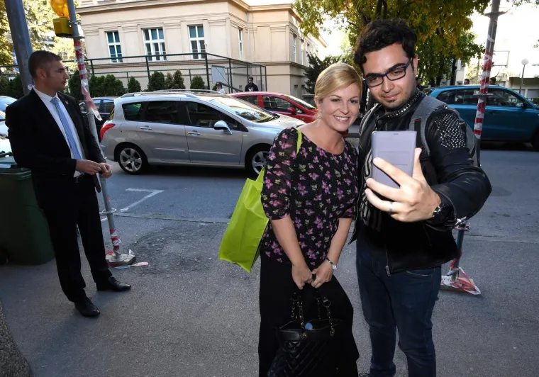 PREDJSEDNICA OBRANILA TEZU DOKTORSKOG RADA: Prije obrane radila je selfije sa studentima