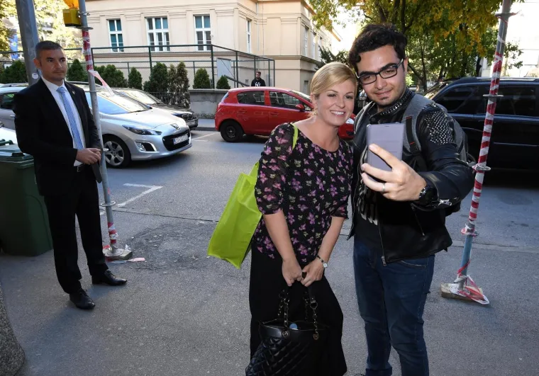 PREDJSEDNICA OBRANILA TEZU DOKTORSKOG RADA: Prije obrane radila je selfije sa studentima