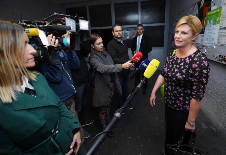 PREDJSEDNICA OBRANILA TEZU DOKTORSKOG RADA: Prije obrane radila je selfije sa studentima