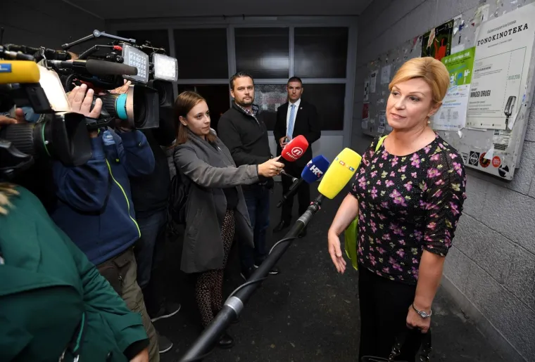 PREDJSEDNICA OBRANILA TEZU DOKTORSKOG RADA: Prije obrane radila je selfije sa studentima