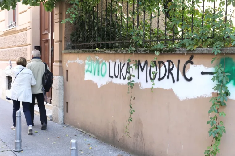 LUKA MODRIĆ META GRAFITERA: Jedni ga uvredljivo prozvali, drugi napravili protuudar